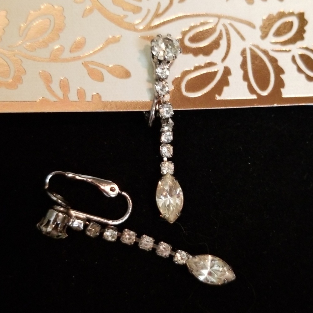VINTAGE Rhinestone Dangle Clip On Earrings